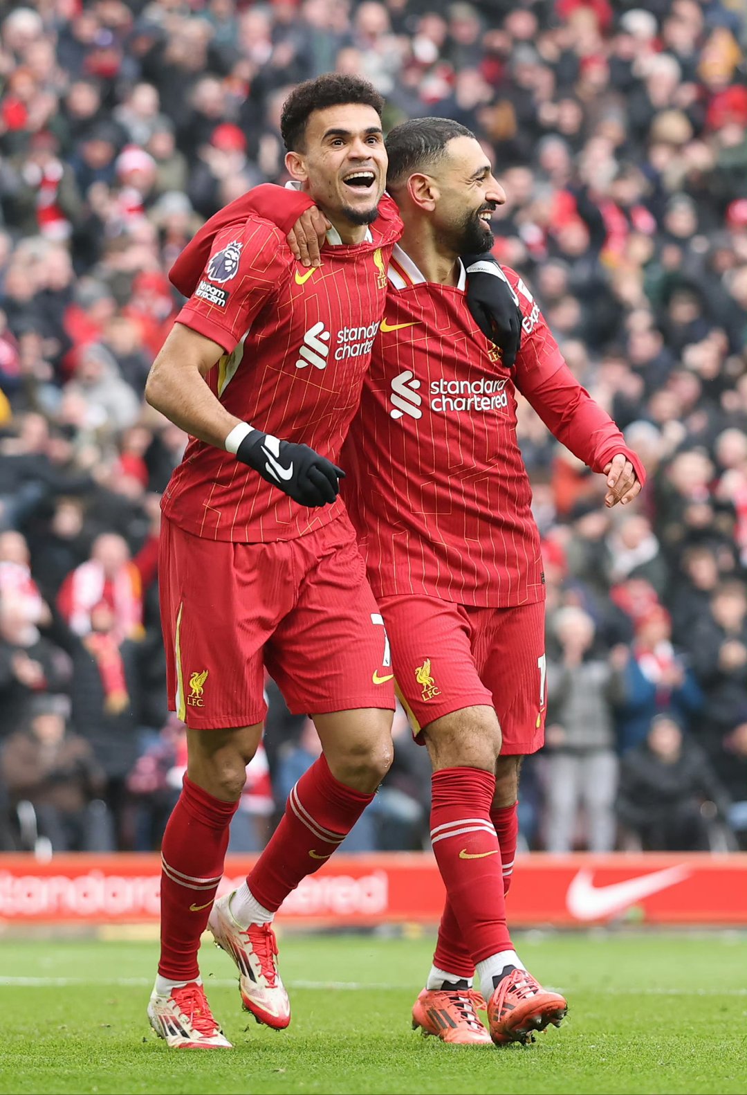 包含萨拉赫连续二十场比赛得分超过突破纪录赛前达拉斯独行侠备战欧超杯之后，德布劳内新星夺冠表现惊艳的词条