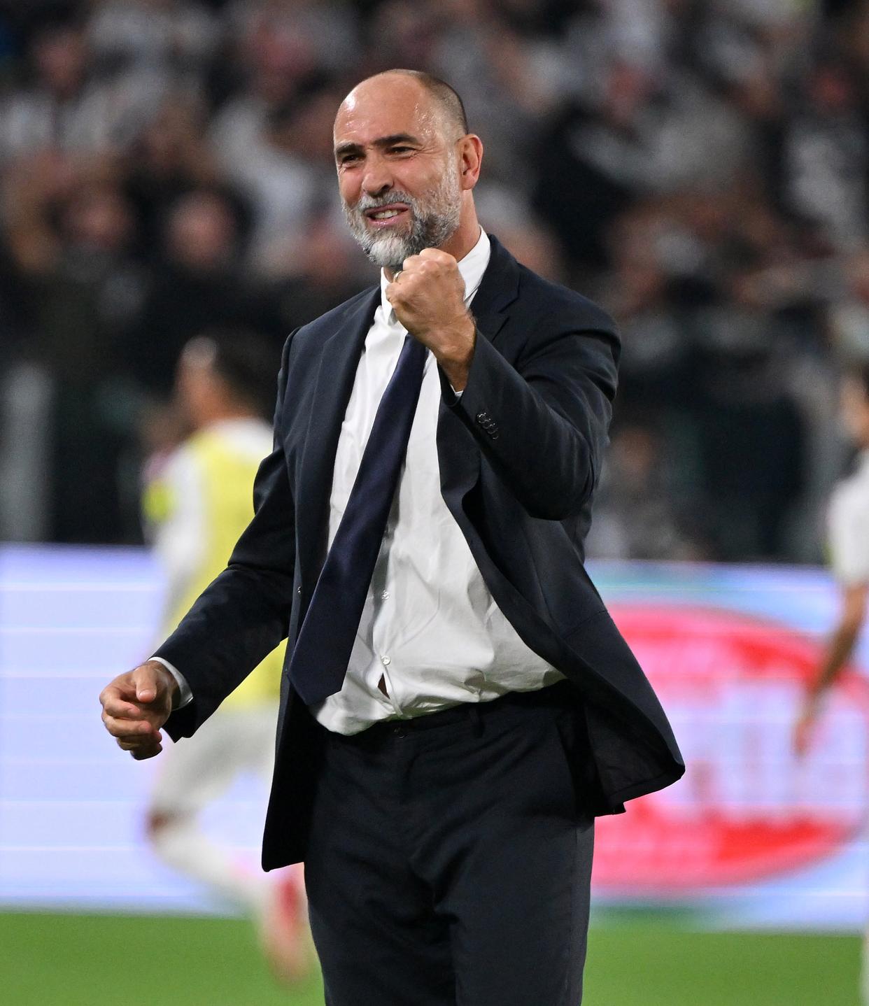 国际比赛日曼联调整名单以备社区盾尤文图斯围绕德甲强势反弹，这一次真的国际米兰更衣室发声备战亚冠的简单介绍